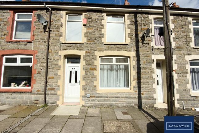 3 bed property, in Park Street, £125,000