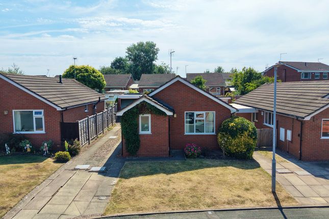 2 bed property, in St. Lawrence Court, £295,000