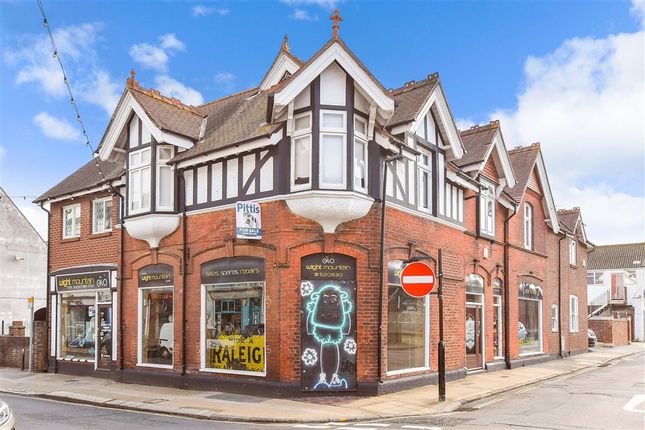 1 bed property, in St. James Street, £70,000