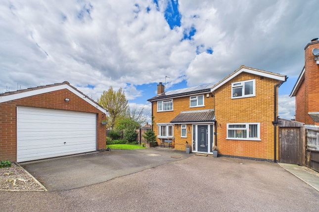4 bed property, in Stirling Drive, £475,000