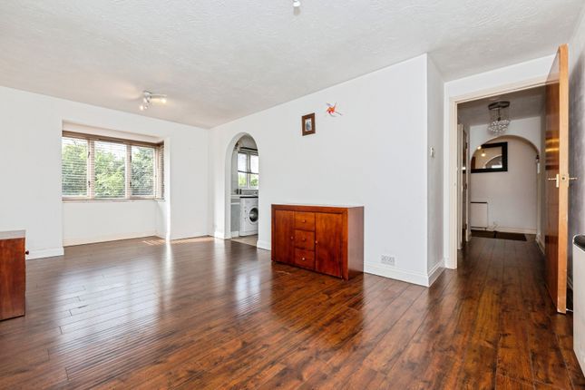 1 bed property, in Talus Close, £140,000
