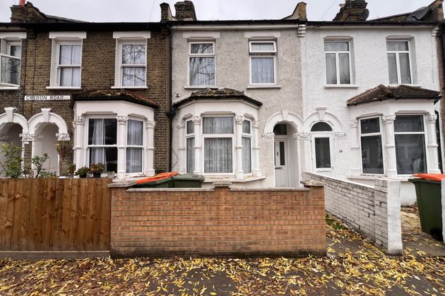 3 bed property, in Credon Road, £475,000