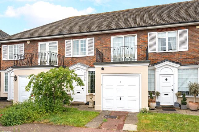 3 bed property, in Thamesfield Court, £600,000