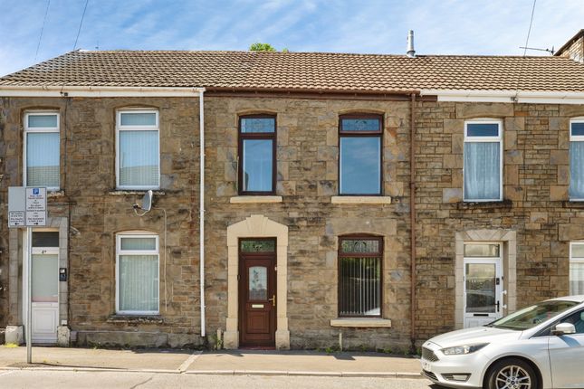 2 bed property, in Glantawe Street, £90,000