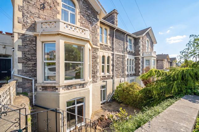 2 bed property, in Southside, £200,000