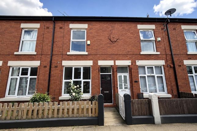 2 bed property, in Poplar Grove, £267,000