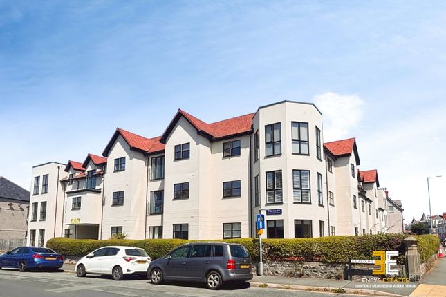 2 bed property, in Trinity Apartments, £255,000