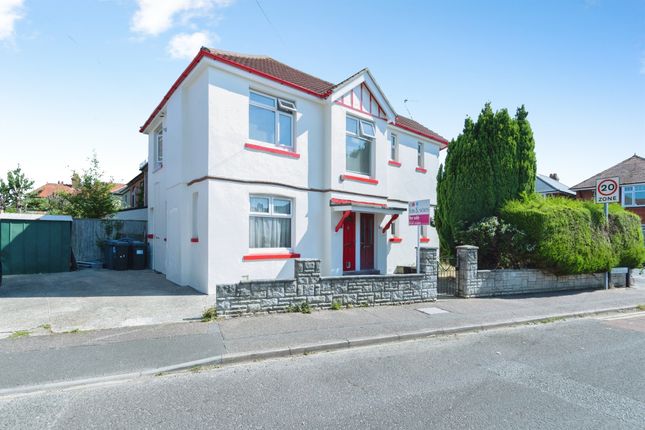 2 bed property, in Cardigan Road, £225,000