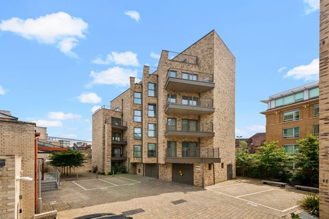 2 bed property, in Randall Place, £380,000