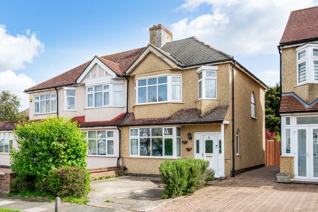 3 bed property, in Carlingford Road, £550,000