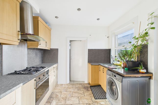 3 bed property, in Sandford Road, £425,000