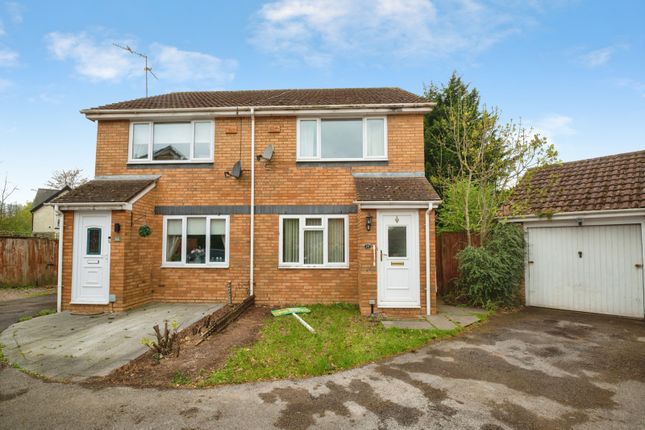 2 bed property, in Beckgrove Close, £200,000
