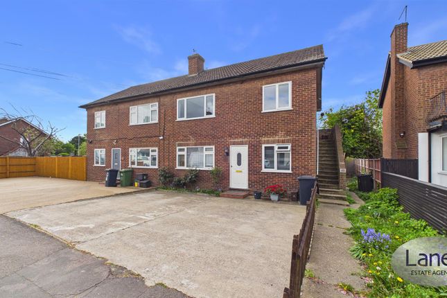 2 bed property, in Cadmore Lane, £275,000