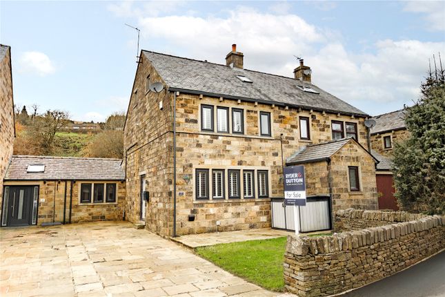 5 bed property, in Corbett Way, £550,000