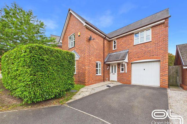 4 bed property, in Petersfield Way, £350,000