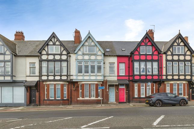 1 bed property, in The Cliff, £70,000