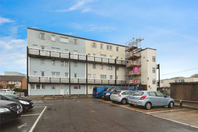2 bed property, in Magennis Close, £90,000