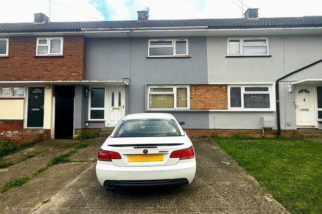 2 bed property, in Alexander Road, £230,000