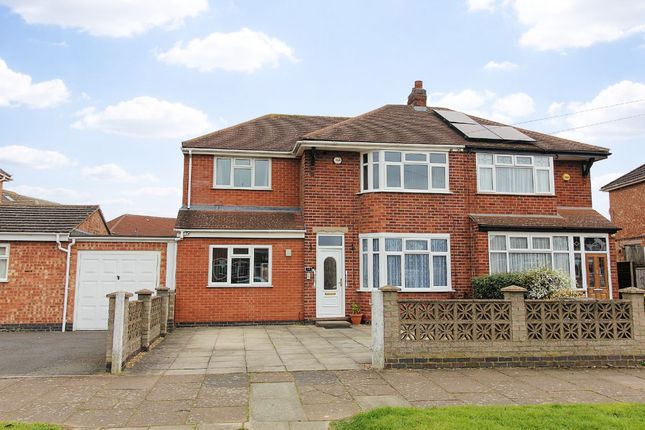4 bed property, in Glencoe Avenue, £400,000