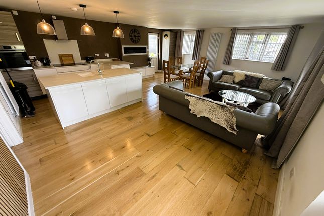 3 bed property, in Ponterwyd SY23, £270,000
