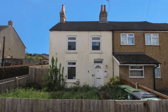 2 bed property, in 42 The Ridgeway, £200,000