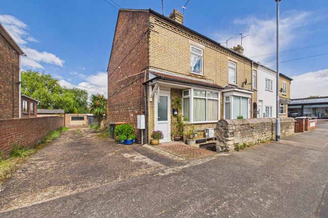 2 bed property, in Church Street, £200,000