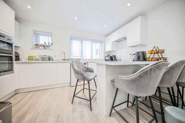 2 bed property, in Britannia Road, £140,000