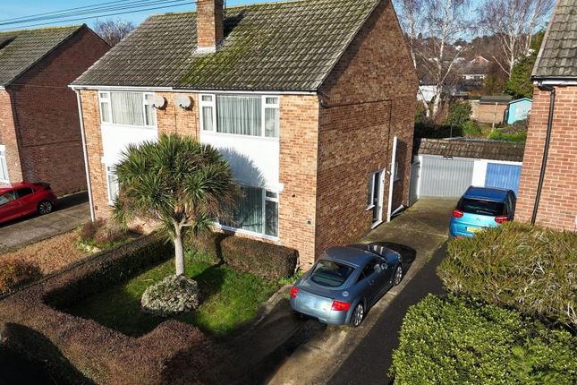 3 bed property, in Foxcroft Drive, £325,000