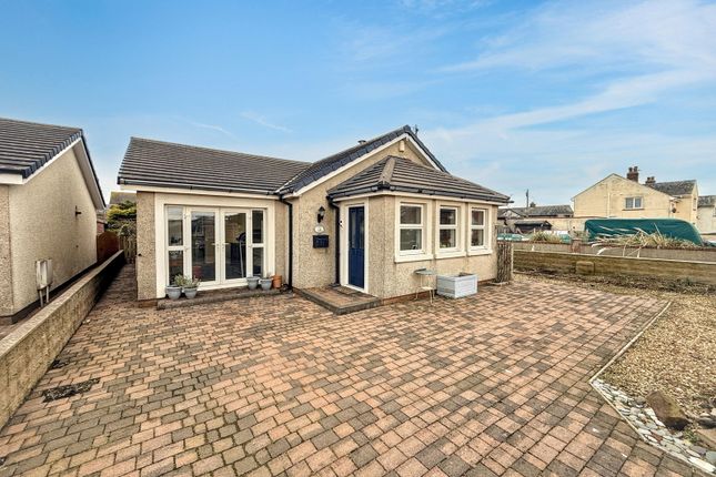 2 bed property, in The Oaks, £215,000