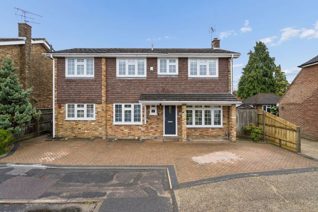 4 bed property, in Denham Walk, £900,000