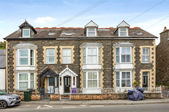 4 bed property, in Pwllhobi, £290,000