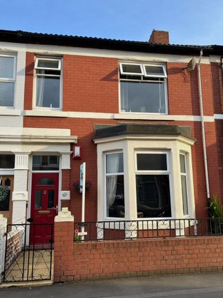 5 bed property, in Laburnum Avenue, £260,000