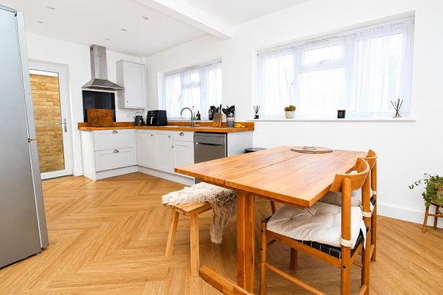 3 bed property, in Tannsmore Close, £550,000