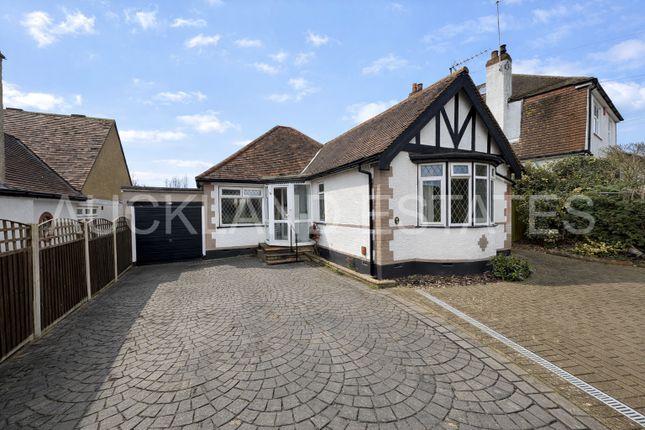 2 bed property, in Ladbrooke Drive, £685,000