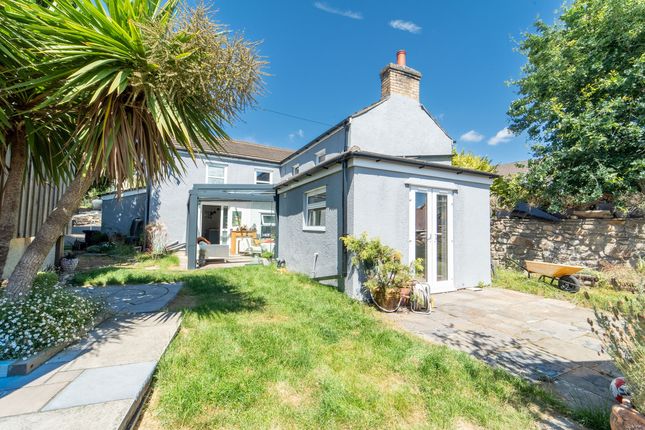 5 bed property, in St. Johns Crescent, £450,000