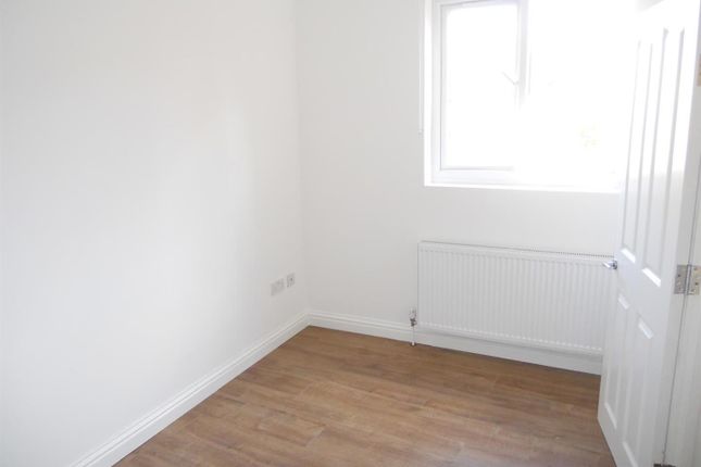 2 bed property, in London Road, £275,000