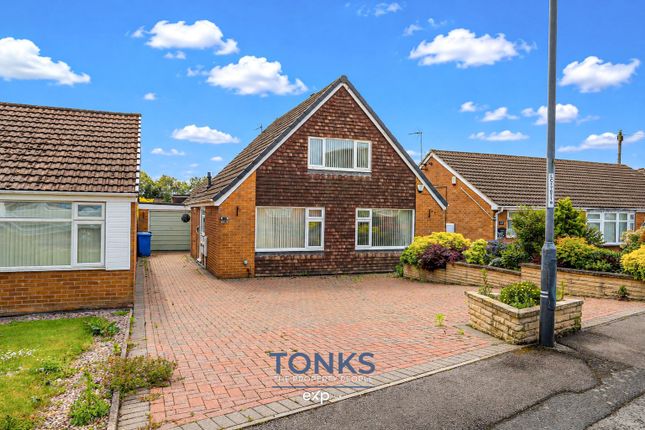 3 bed property, in Rowan Close, £280,000