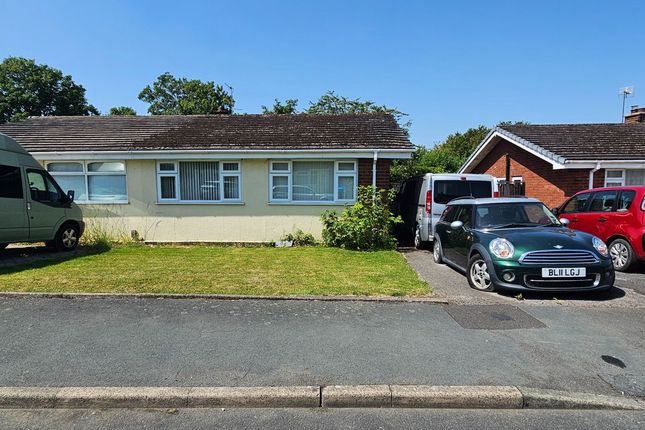 2 bed property, in Holly Bush Lane, £289,950