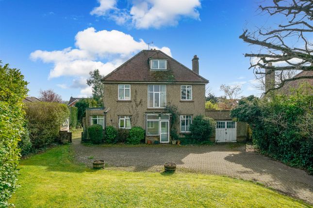 4 bed property, in Hillfield Road, £800,000