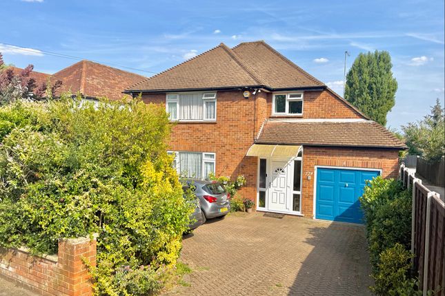 3 bed property, in St. Albans Road, £650,000