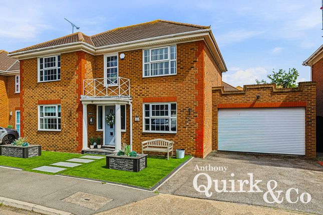 4 bed property, in Silver Point Marine, £550,000
