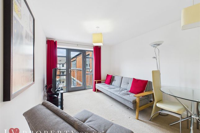 1 bed property, in Warstone Lane, £100,000