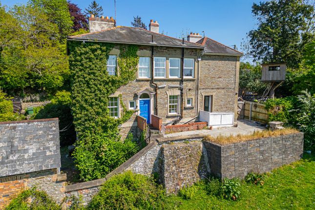 4 bed property, in Bath Road, £350,000
