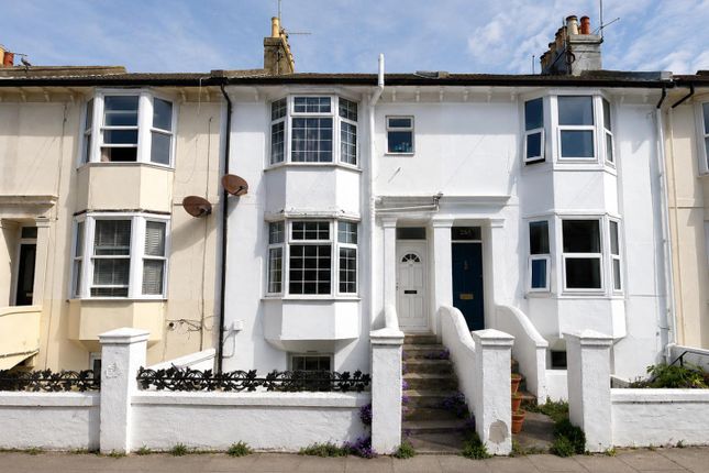 1 bed property, in Livingstone Road, £270,000