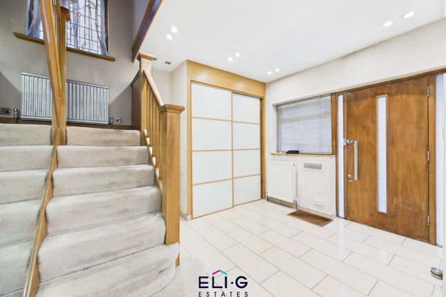 5 bed property, in Woodlands NW11, £1,550,000