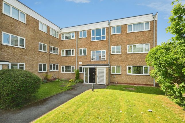 1 bed property, in Croft Close, £95,000