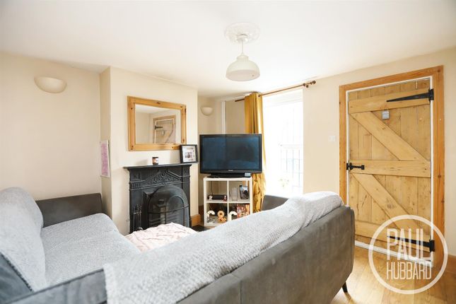2 bed property, in High Street, £155,000