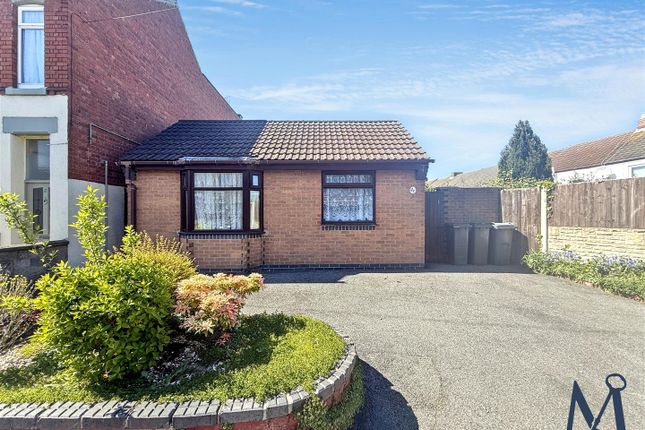 2 bed property, in Bridge Road, £210,000