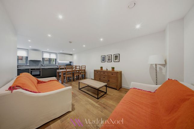 2 bed property, in Hood Street, £400,000