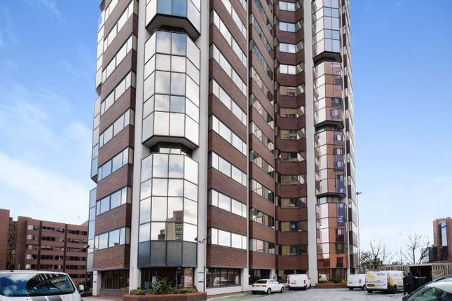 2 bed property, in Hagley Road, £115,000